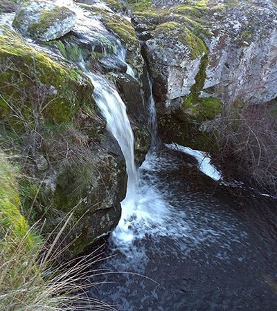 Cascada el chorrío, en la rivera de Peñausende