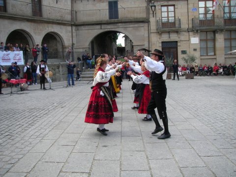 Muestra de folk en la plaza de Fermoselle