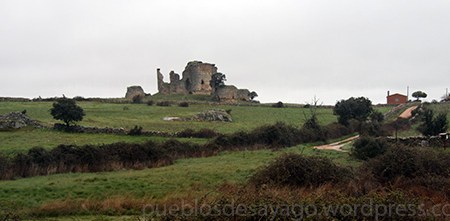 Vista del castillo de Asmesnal desde la ZA-305