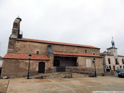 Vista lateral de la Parroquia de Moraleja de Sayago