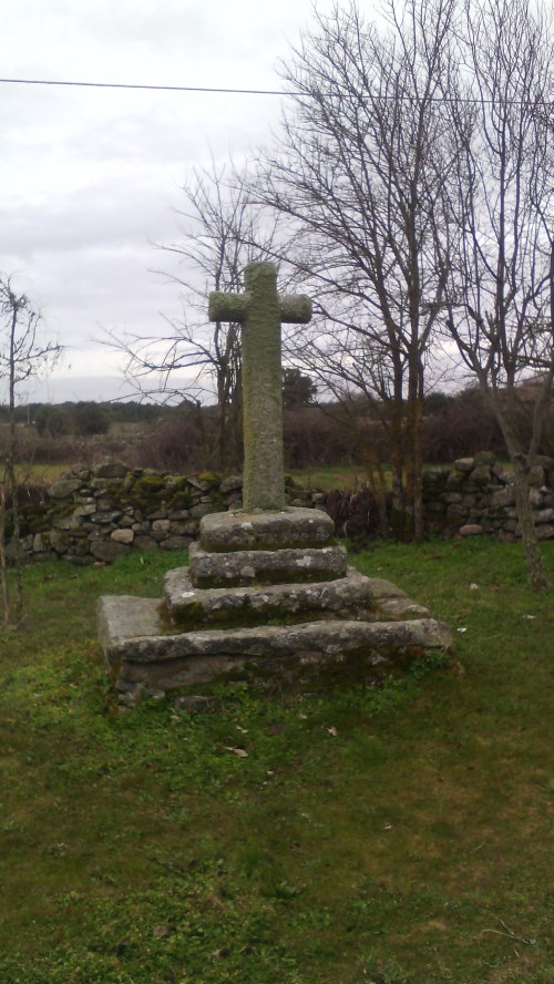 Crucero de piedra en Fadón