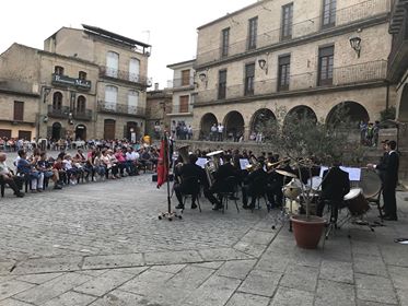 22472813_1962975833729348_1255574013_n1