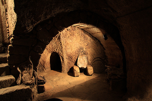 bodega excavada en roca en Fermoselle (Zamora)