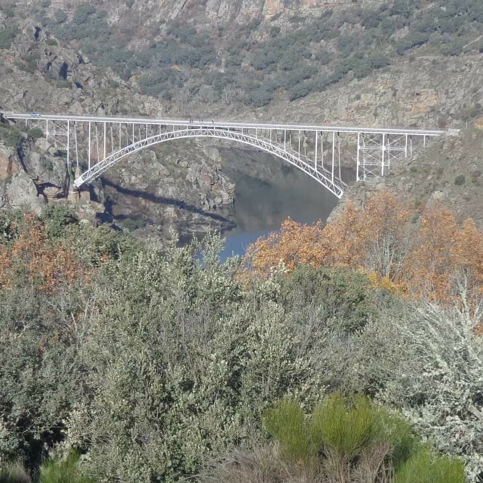 puente de requejo desde pino (Zamora) EL puente de requejo une las comarcas zamoranas de aliste y sayago