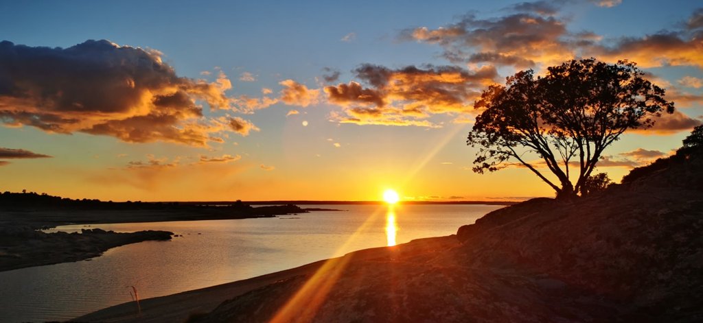 atardecer embalse de almendra, salce, comarca de sayago, zamora, spain