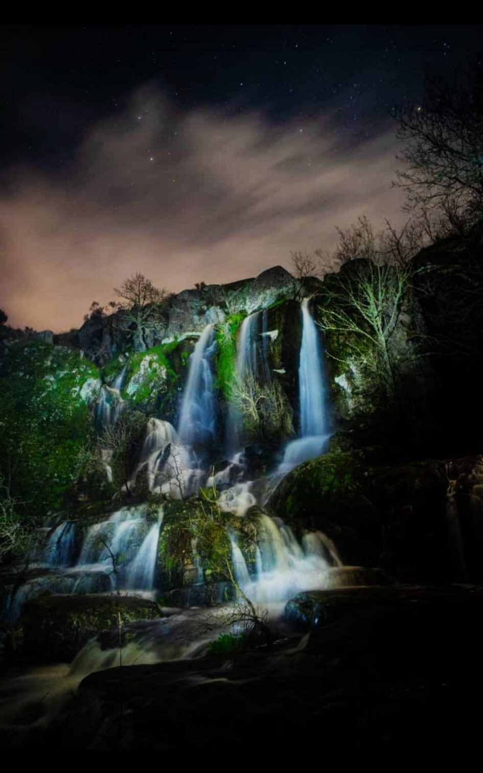 foto nocturna de la cascada de abelón en sayago (Zamora)