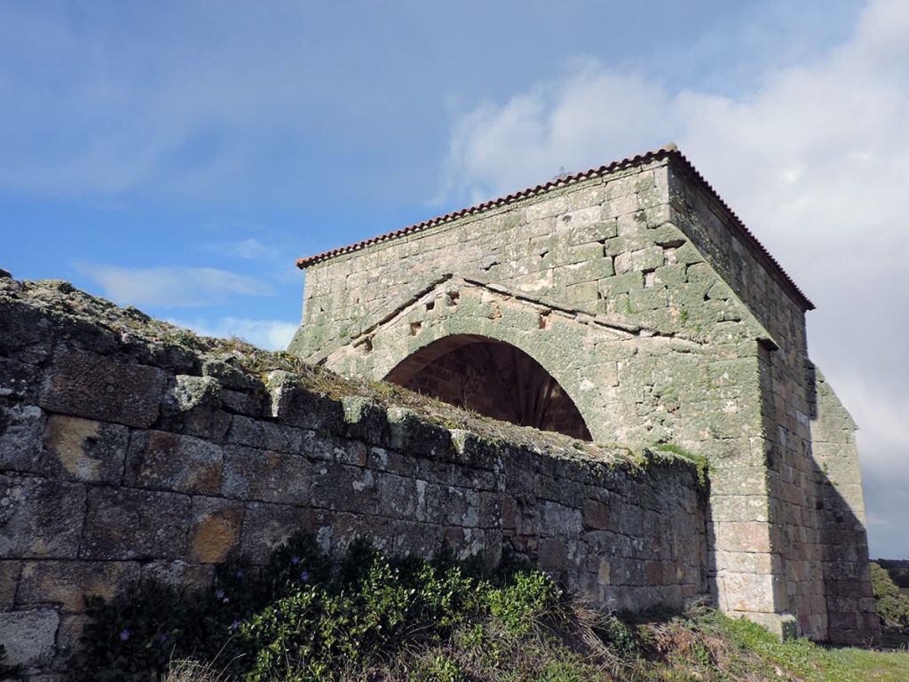 antigua iglesia de san miguel de fresno de sayago, zamora