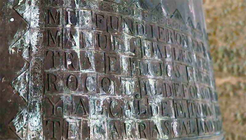 Detalle de las inscripciones de las campanas de Argañín
