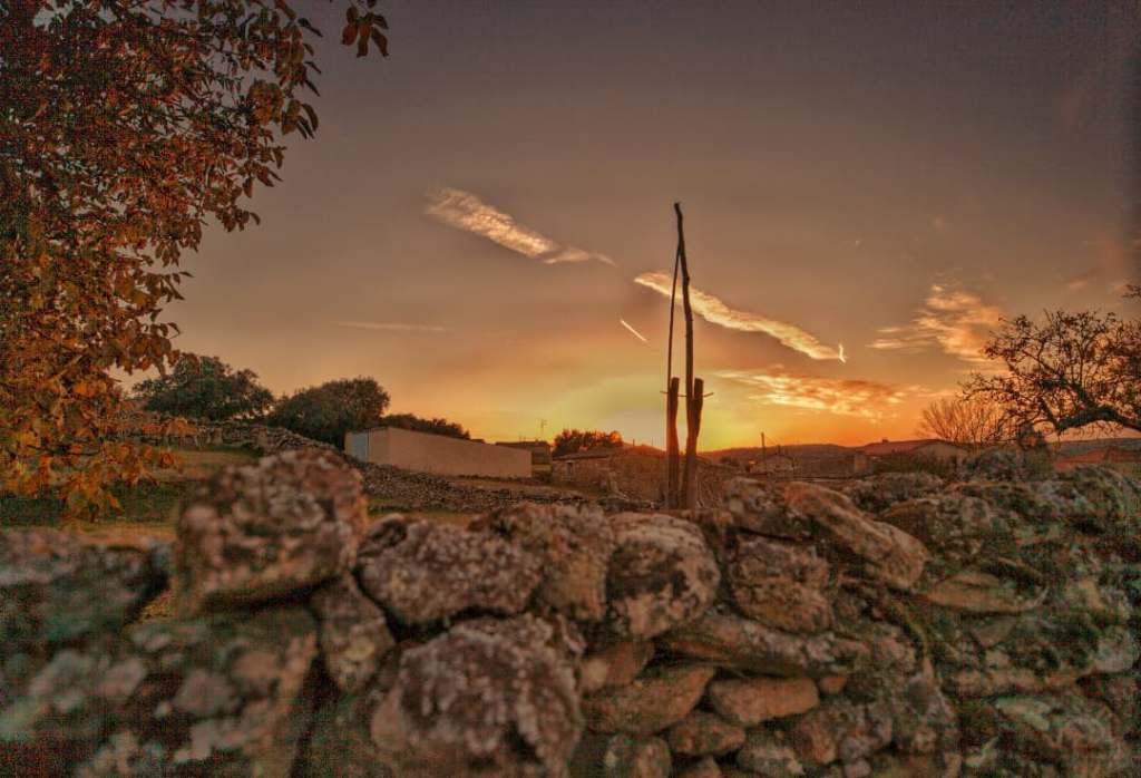 Antiguo cigüeñal para sacar agua en un huerto del pueblo de Mámoles, comarca de Sayago, Zamora