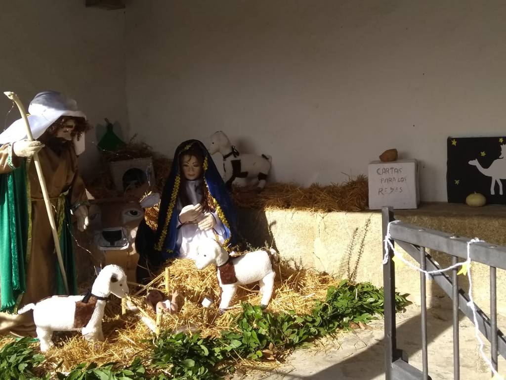 belén en la ermita de la Virgen del Templo de Torregamones de Sayago, Zamora. El Belén tiene un buzón para dejar las cartas.