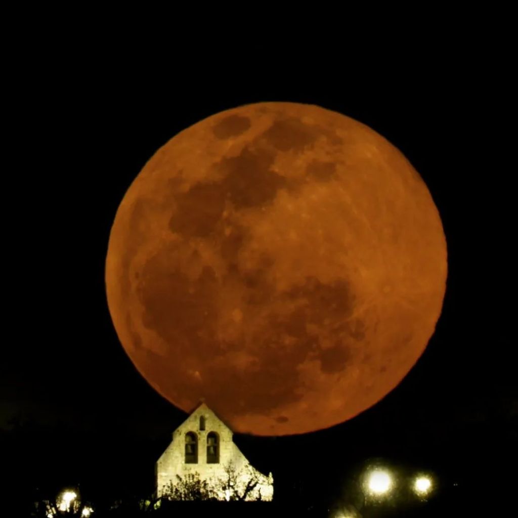 luna de sangre en villamor de la ladre, comarca de sayago, provincia de zamora, españa