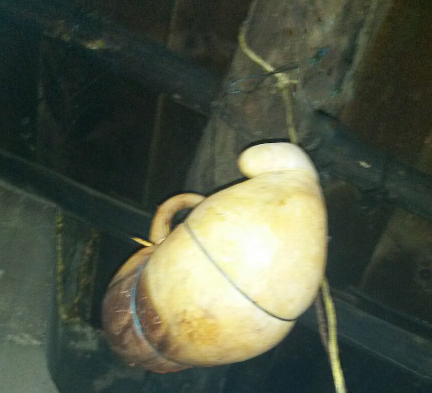 morcón típico: estómago de cerdo entrecocido y relleno con huesos de espinazo, puntas de costillas y huesos chiquitos y bien adobaos