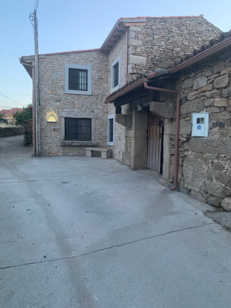 fachada y portalada de la Casa Rural El Lagar del Abuelo de Badilla de Sayago, Zamora