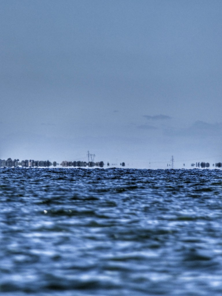 efecto visual conocido como  fata morgana en el embalse de Almendra entre Salamanca y Zamora