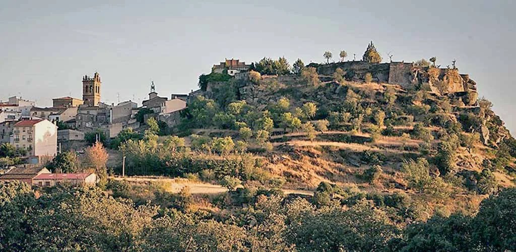 Vista general del Castillo de Doña Urraca de Fermoselle (Zamora)