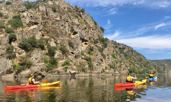kayak en arribes del duero de zamora, actividad ofrecida por la Casa Rural "El Lagar del Abuelo" de Zamora