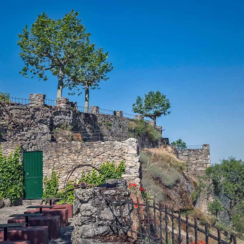 Restos de la muralla del castillo de Fermoselle (Zamora)