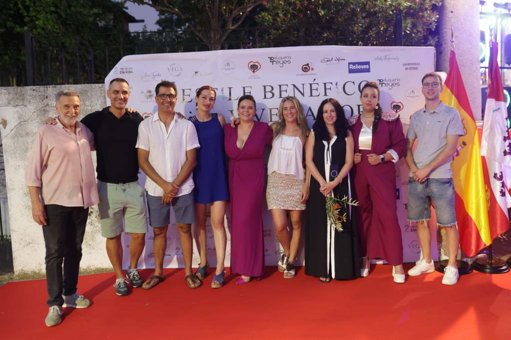 Foto de familia del desfile de moda celebrado el 10 de agosto en Almeida y de Sayago