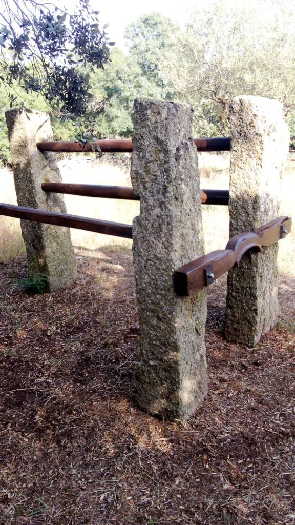 Potro de herrar vacas y bueyes en Moralina de Sayago (Zamora). Este elemento arquitectónico forma parte del Sendero Botánico de la localidad, recientemente restaurado