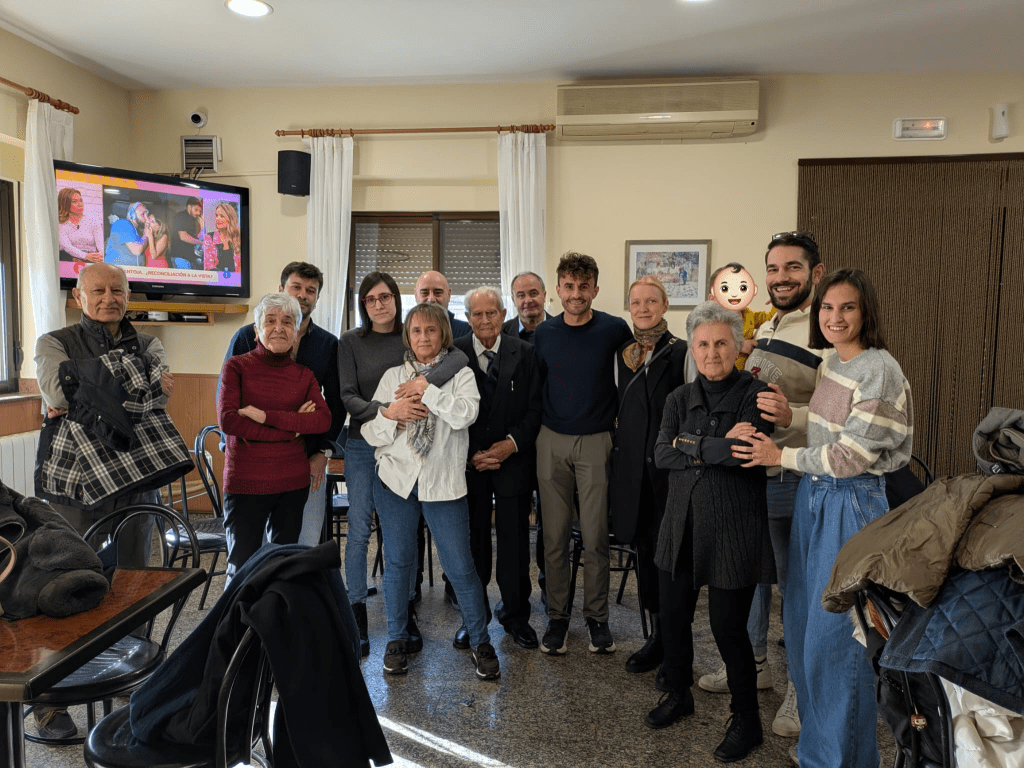 Foto de la celebración del 100 cumpleaños de José Barbero en Casa Alonso de Torrefrades
