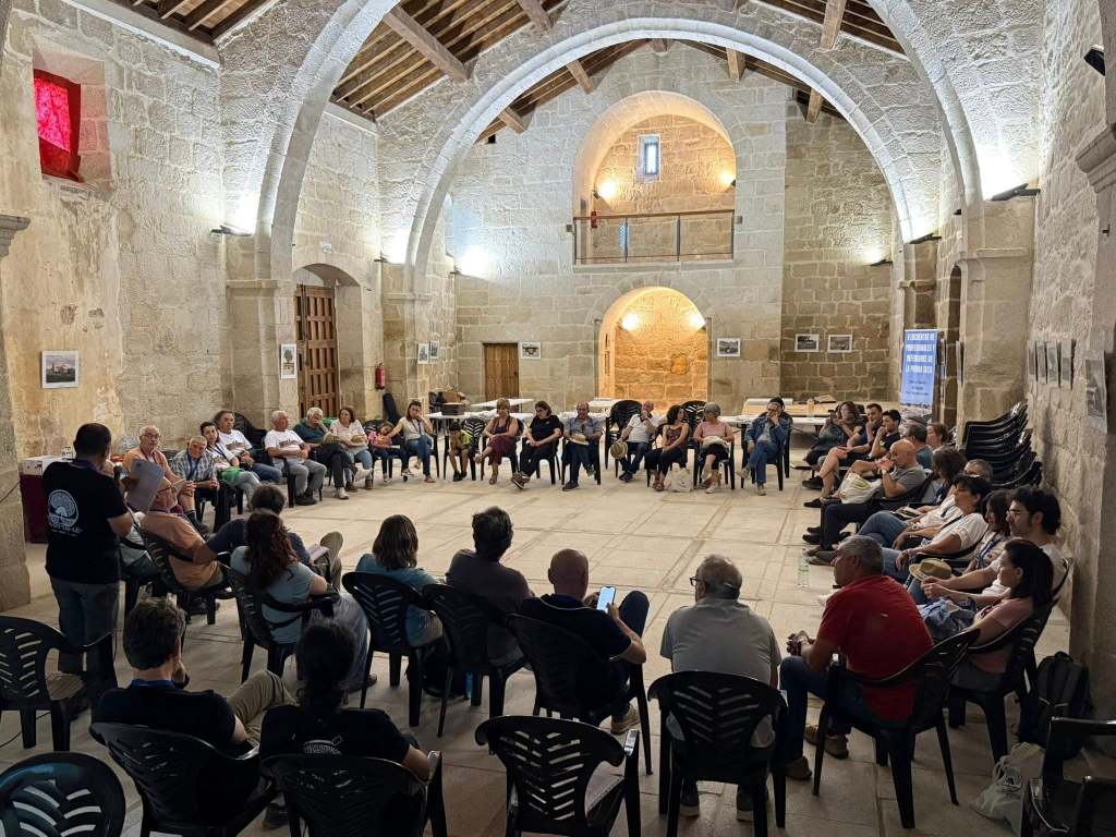 Reunión en el centro social de Salce (antigua parroquia)